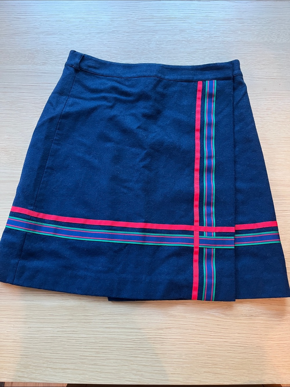 Vineyard Vines Navy 100% Wool Wrap Skirt with Red & Green Stripe Trim